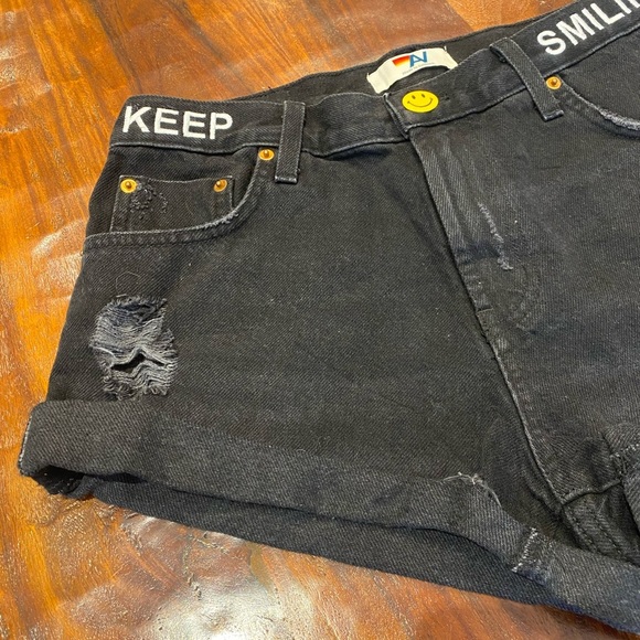 Aviator Nation Low Rise Rocker Jean Shorts in Vintage Black Size 27 - Picture 9 of 16
